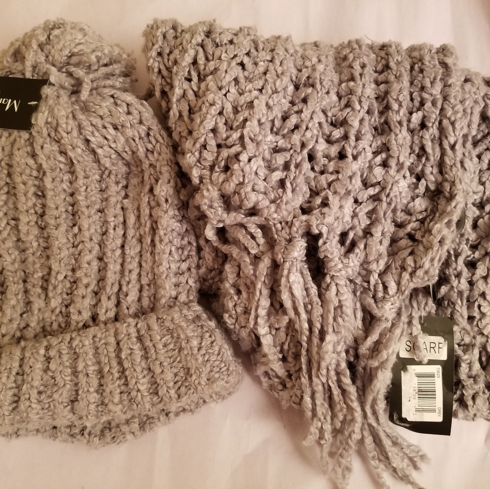 Nwt- Women's Marcus Adler silver knit hat/scarf